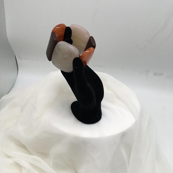 UNSIGNED BRACELET LIGHT WT PLASTICS STRETCH BROWN - Picture 3 of 8